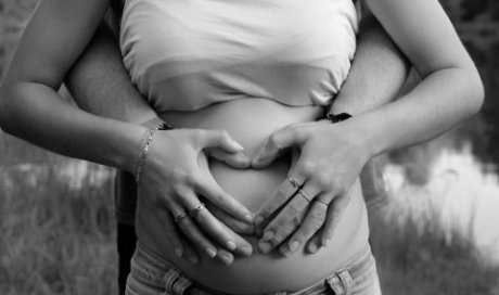 Accompagnement des femmes enceintes en sophrologie périnatale en ligne ou à Grenoble